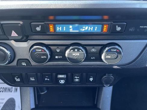 Used 2019 Toyota Tacoma TRD Sport AWD/4WD image 19