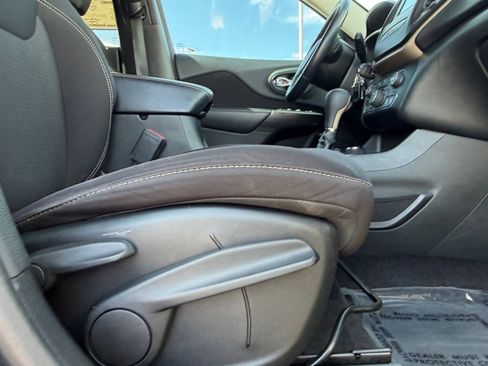 Used 2015 Jeep Cherokee Latitude image 26