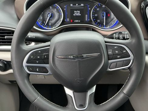 Used 2023 Chrysler Voyager LX FWD image 10