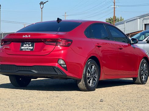 Used 2023 Kia Forte LXS w/ LXS Technology Package FWD image 4