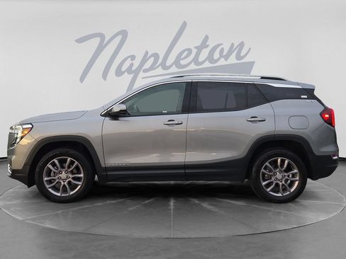 Used 2024 GMC Terrain SLT AWD/4WD image 4