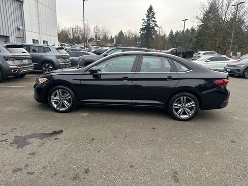 Certified 2024 Volkswagen Jetta SE image 6