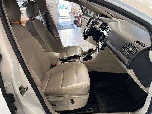 Used 2015 Volkswagen Golf TDI SE image 47