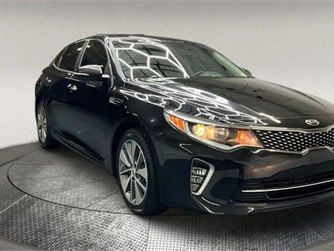 Used 2018 Kia Optima S w/ 18" Alloy Wheels Package image 2