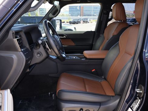 Used 2024 Lexus GX 550 w/ Accessory Package (31) AWD/4WD image 14