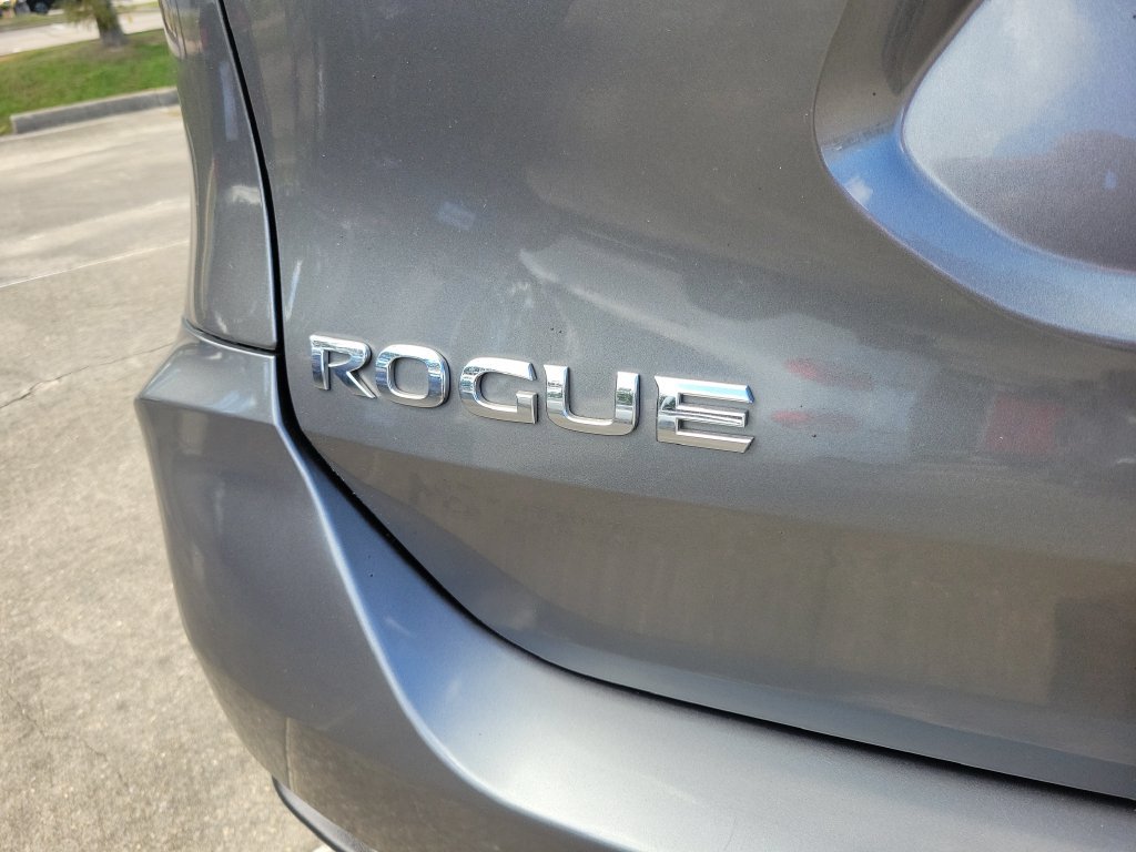 Used 2018 Nissan Rogue S FWD image 11