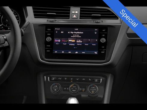 Used 2019 Volkswagen Tiguan SE w/ Panoramic Sunroof Package image 32