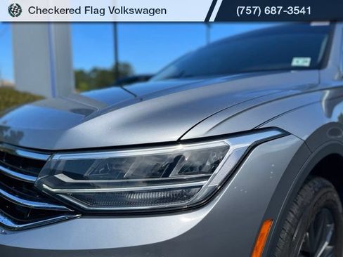 Used 2024 Volkswagen Tiguan SE AWD/4WD image 11
