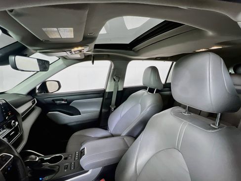 Used 2022 Toyota Highlander XLE image 21