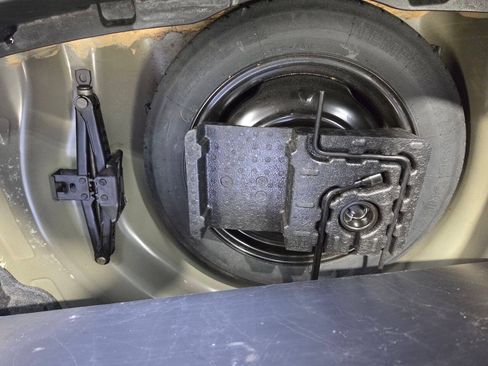 Used 2013 Toyota Corolla LE FWD image 24
