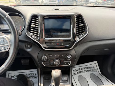 Used 2021 Jeep Cherokee Limited FWD image 12
