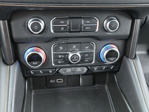 Used 2022 GMC Yukon AT4 image 28