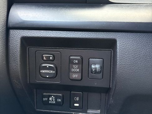 Used 2016 Toyota Tundra SR image 18