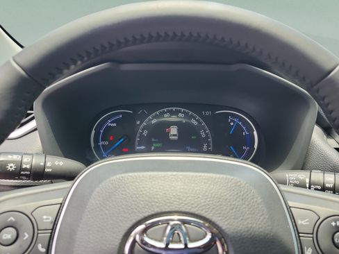 Used 2023 Toyota RAV4 XLE Premium AWD/4WD image 10