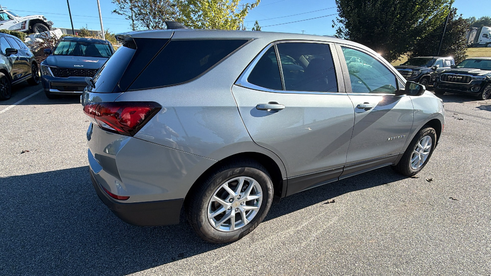Used 2024 Chevrolet Equinox LT AWD/4WD image 8