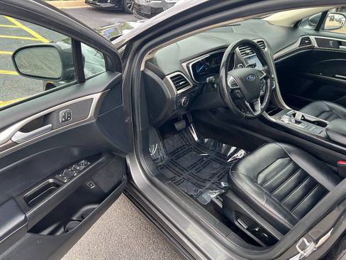 Used 2019 Ford Fusion SEL FWD image 16