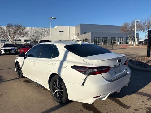 Used 2024 Toyota Camry SE image 7