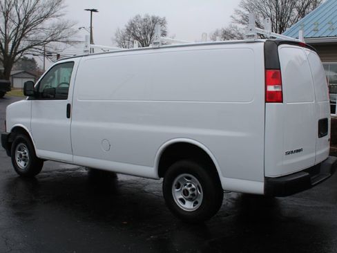 Used 2022 GMC Savana 2500 image 3