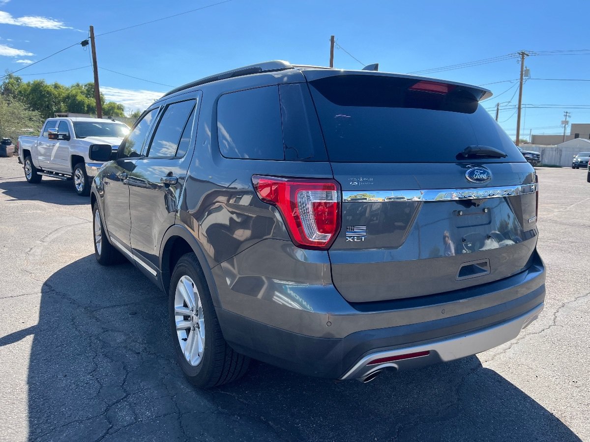Used 2016 Ford Explorer XLT w/ Equipment Group 202A FWD image 5