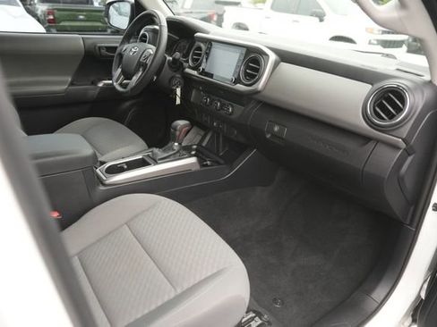 Used 2020 Toyota Tacoma SR5 image 17