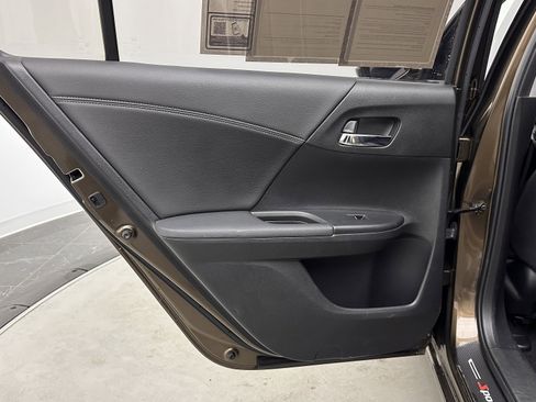 Used 2017 Honda Accord Hybrid Sedan image 23