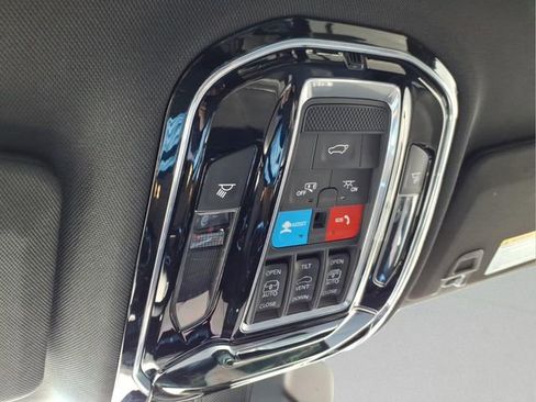 Used 2023 Jeep Grand Cherokee Overland w/ Luxury Tech Group IV image 27