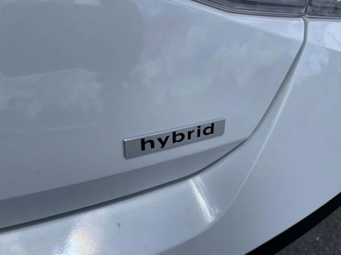 New 2025 Hyundai Elantra Limited image 23