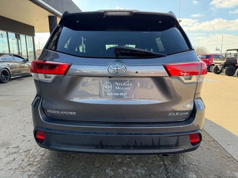 Used 2018 Toyota Highlander XLE image 7