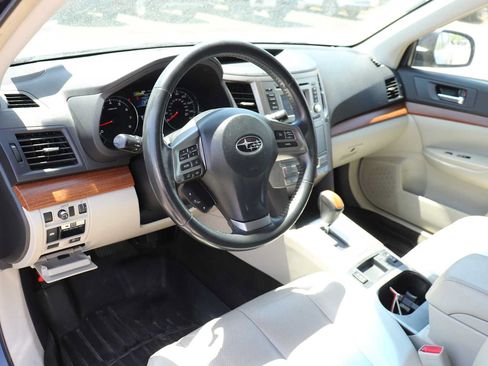 Used 2014 Subaru Outback 2.5i Limited w/ Moonroof Package AWD/4WD image 10