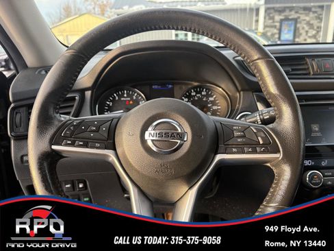 Used 2018 Nissan Rogue SV image 23