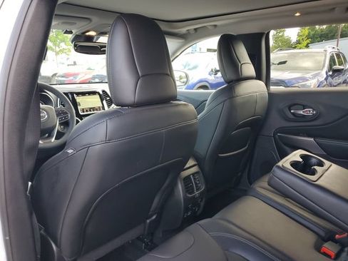 Certified 2022 Jeep Cherokee Limited w/ Elite Package AWD/4WD image 15