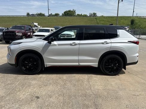 Used 2024 Mitsubishi Outlander SE AWD/4WD image 14