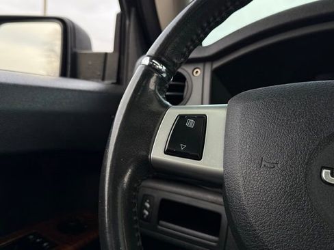 Used 2008 Jeep Commander Limited w/ Trailer Tow Group IV image 9