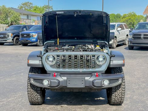 Used 2025 Jeep Gladiator Rubicon w/ Convenience Group AWD/4WD image 30