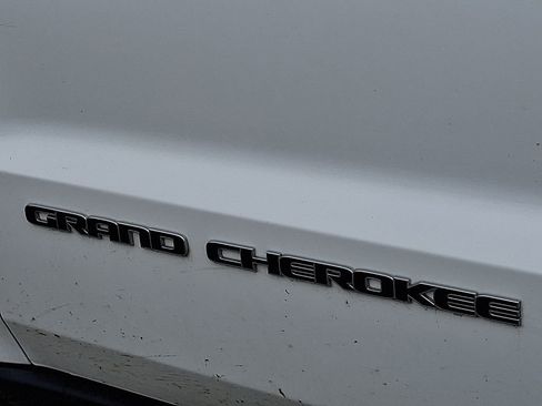 Used 2018 Jeep Grand Cherokee Limited AWD/4WD image 30
