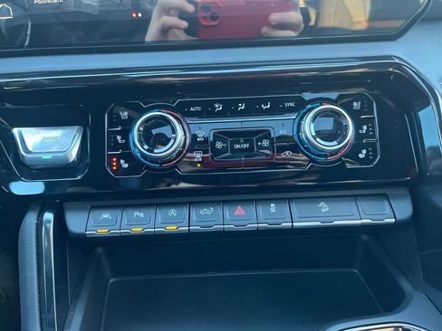 Used 2024 GMC Sierra 1500 AT4 w/ Technology Package image 30