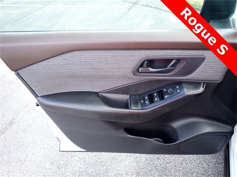 Used 2023 Nissan Rogue S image 20