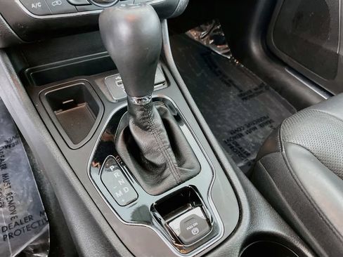 Used 2020 Jeep Cherokee Limited FWD image 24