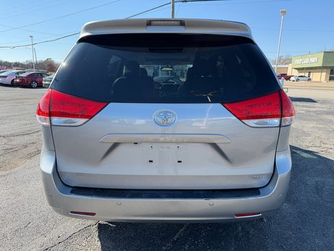 Used 2012 Toyota Sienna XLE image 6