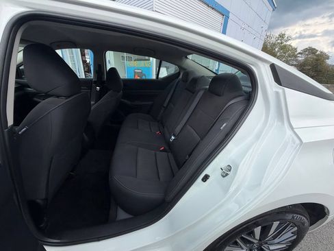 Used 2025 Nissan Altima 2.5 SV FWD image 10