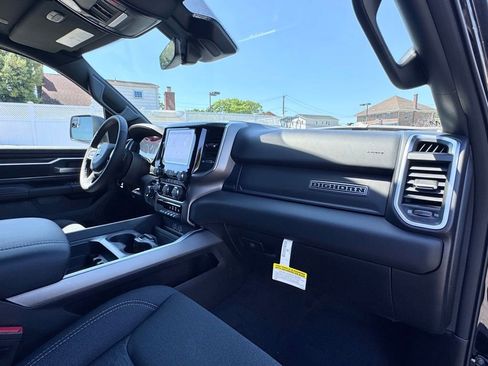 New 2026 RAM 1500 4x4 Crew Cab image 19