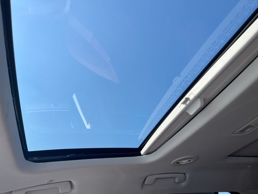 Used 2021 Chevrolet Traverse High Country AWD/4WD image 23