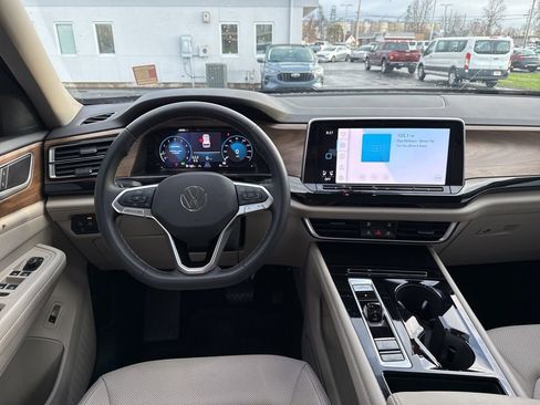 Used 2024 Volkswagen Atlas SE image 10