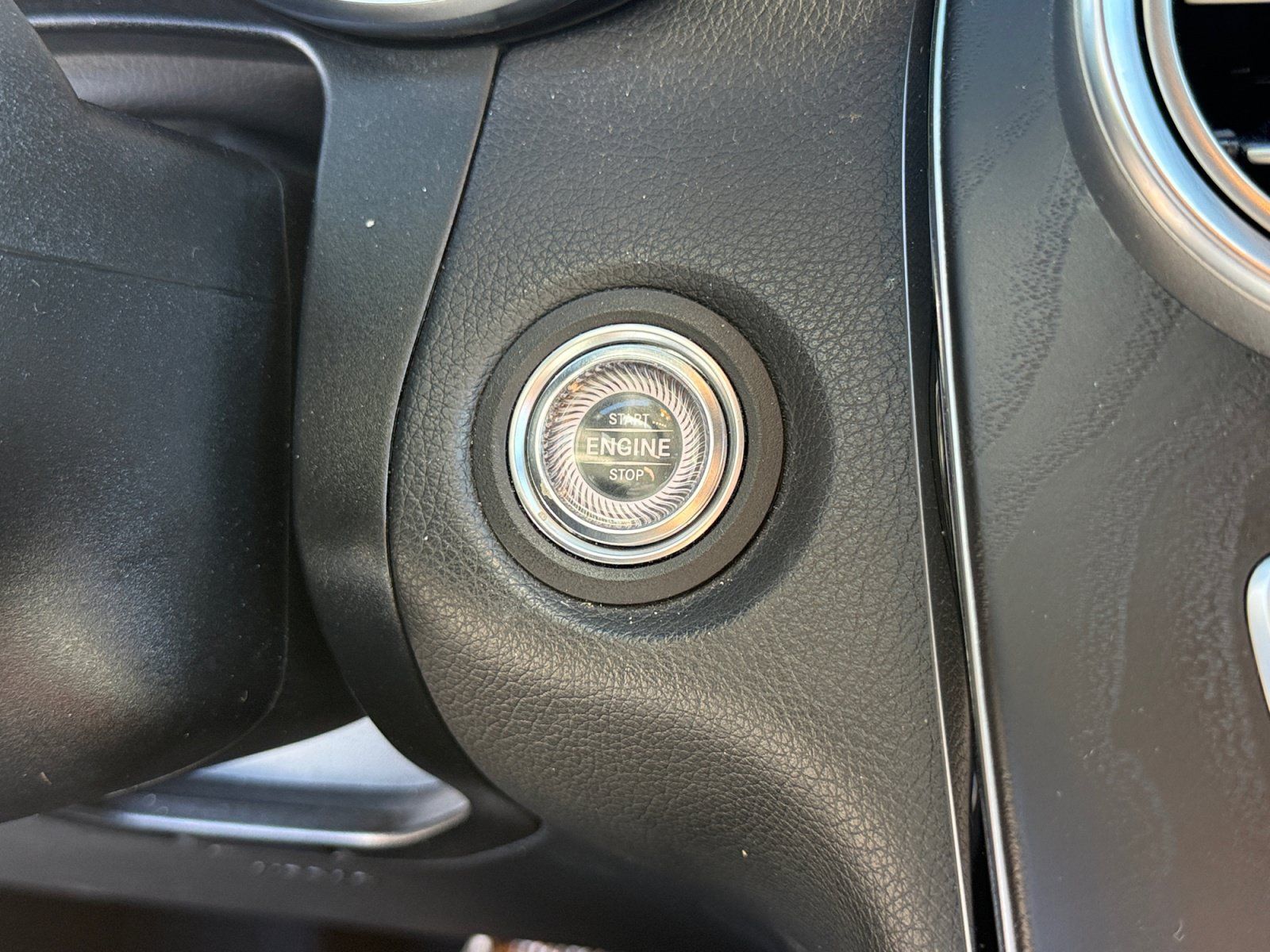 Used 2021 Mercedes-Benz GLC 300 4MATIC image 30