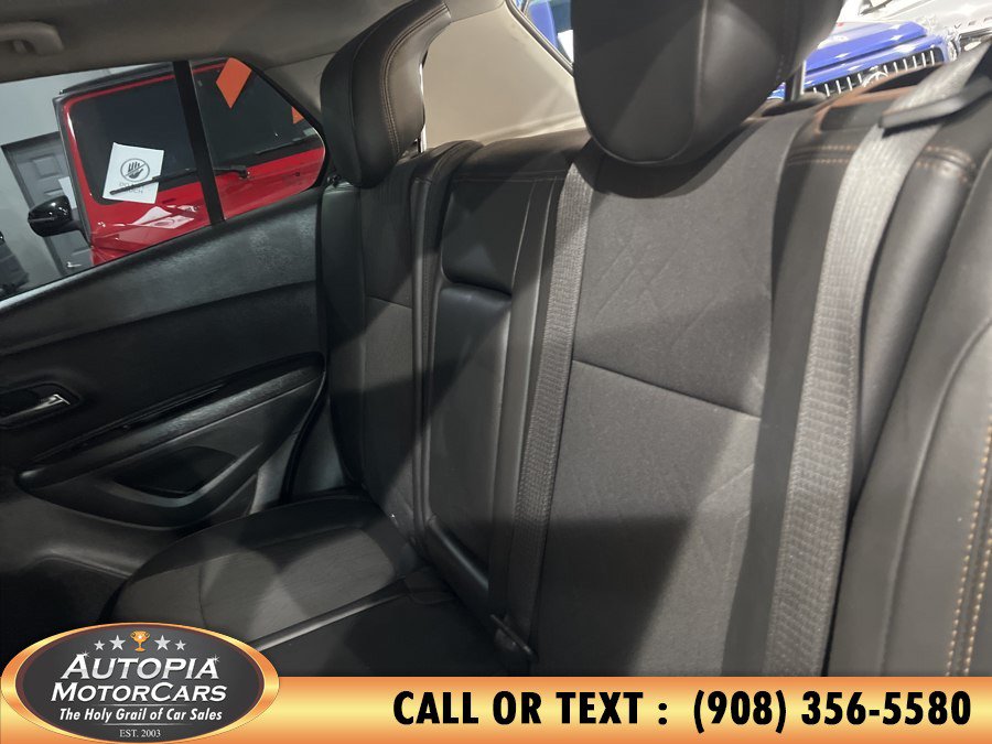 Used 2019 Chevrolet Trax LT w/ LT Convenience Package AWD/4WD image 17