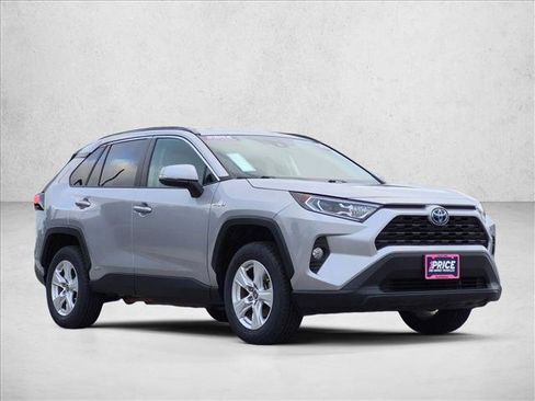 Used 2021 Toyota RAV4 XLE w/ Convenience Package AWD/4WD image 3