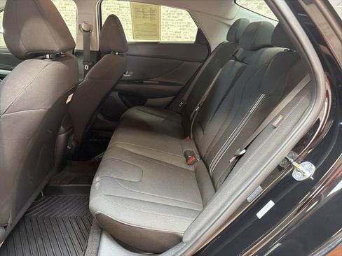 Used 2025 Hyundai Elantra SEL FWD image 14