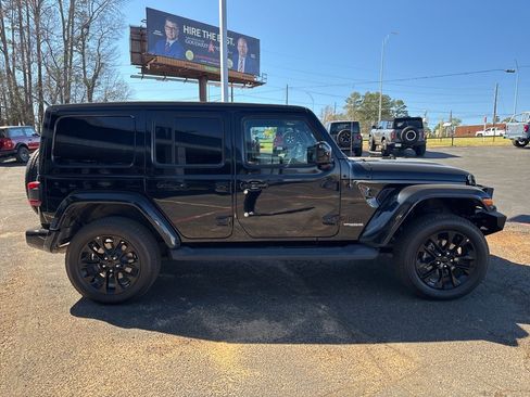 Used 2021 Jeep Wrangler Unlimited Sahara image 6