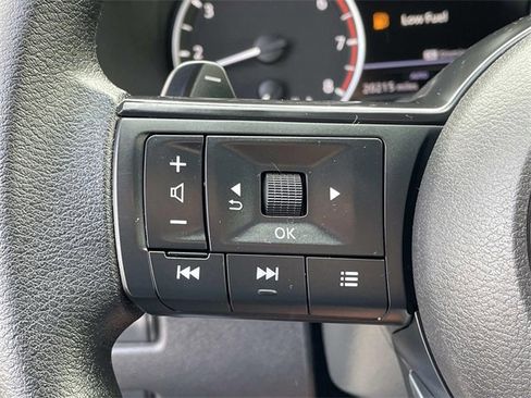 Used 2024 Nissan Rogue SV image 10