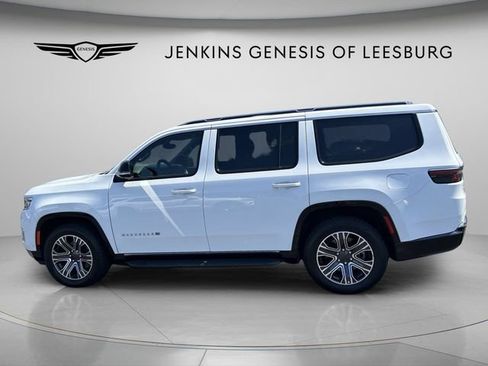 Used 2024 Jeep Wagoneer Series II w/ Flexible Seating Group RWD image 11
